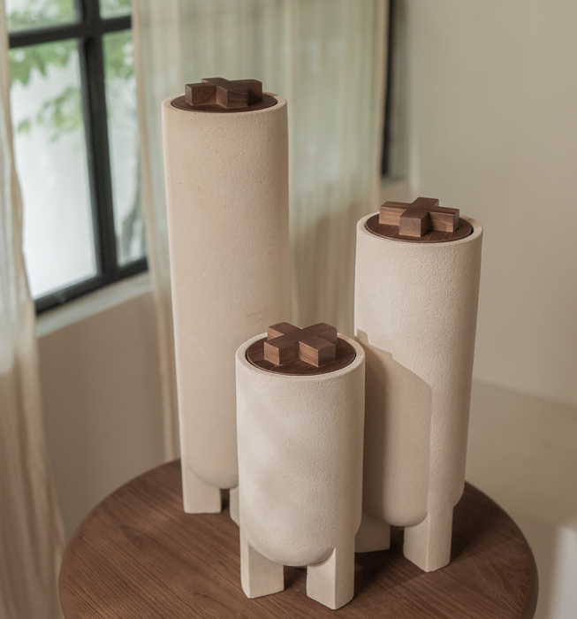 Bo Vaas - Handgemaakte zandstenen vaas met teakhouten deksel